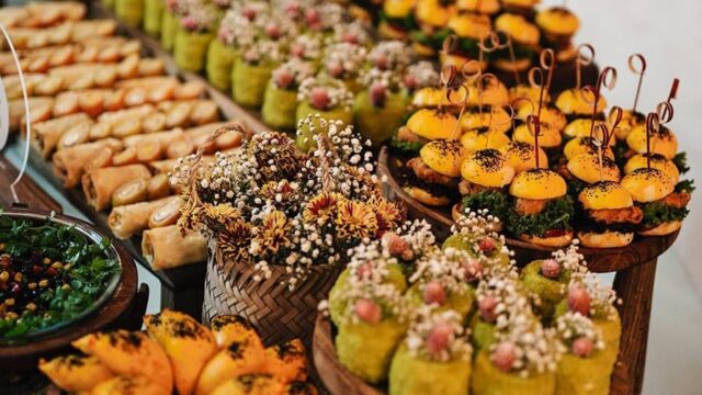 تزیین میز تولد لاکچری و شیک + مدل های ساده و کم هزینه خانگی