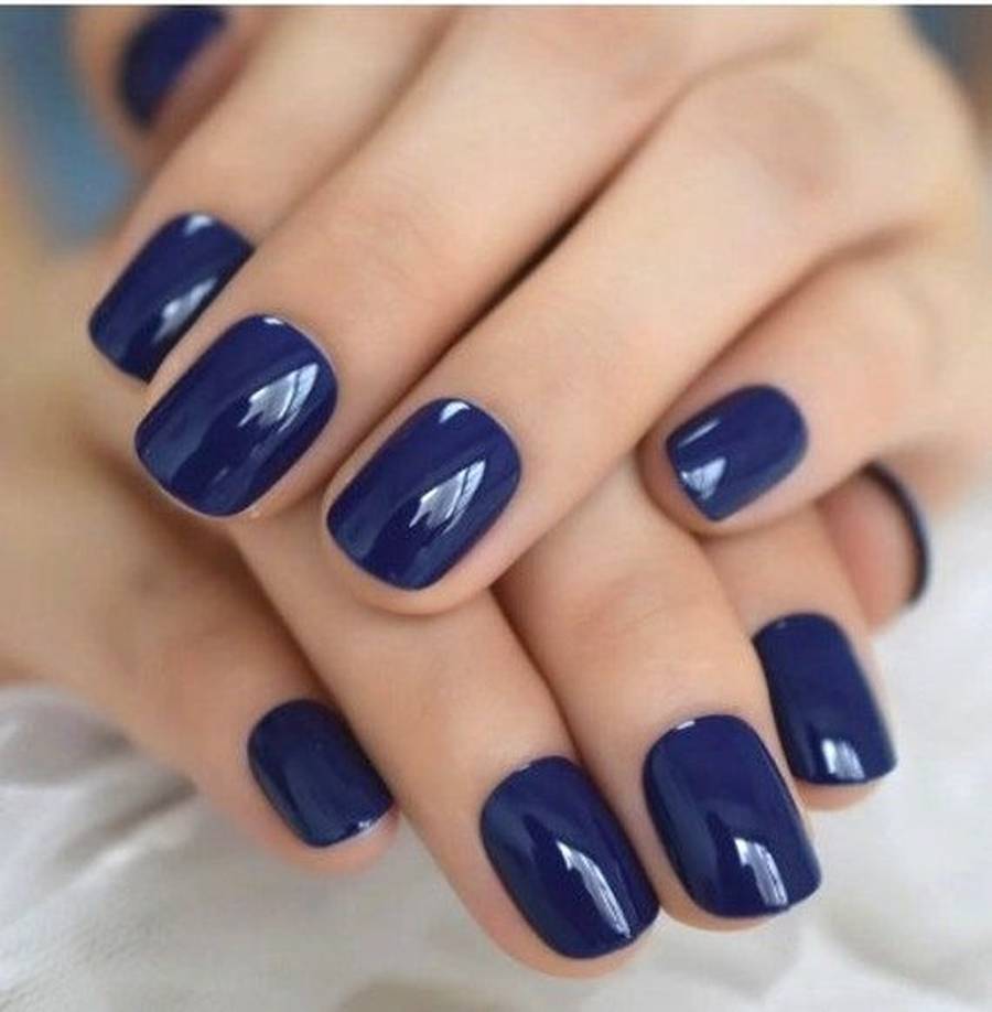 زیباترین مدل های ناخن آبی کاربنی با دیزاین های ساده و طرحدار
