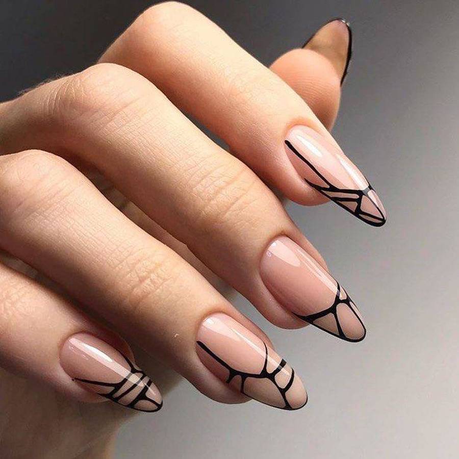 کاشت ناخن مشکی طرح دار 
