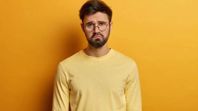چرا به حرف های دیگران حساسیم و زود ناراحت می شویم؟ | راه حل چیست؟