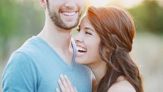 چگونه همسر خود را خوشحال کنیم؟ | معرفی بهترین راهکار های ساده و عملی