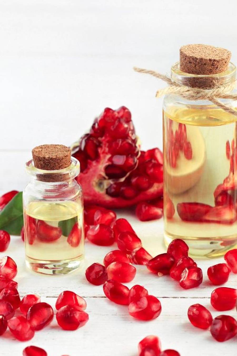 طرز استفاده روغن هسته انار برای پوست