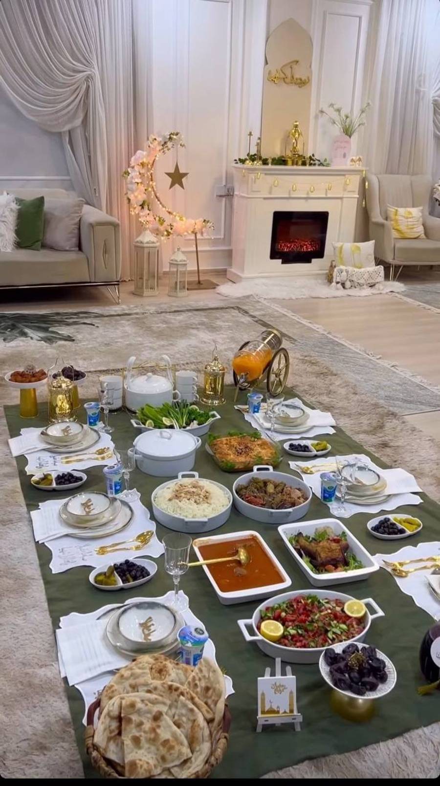 سفره افطار مجلسی