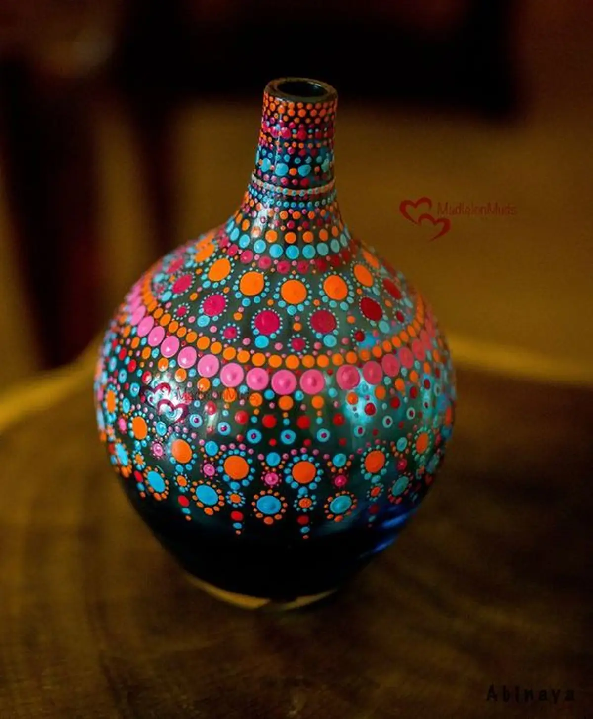 کوزه سفالی در جدول
