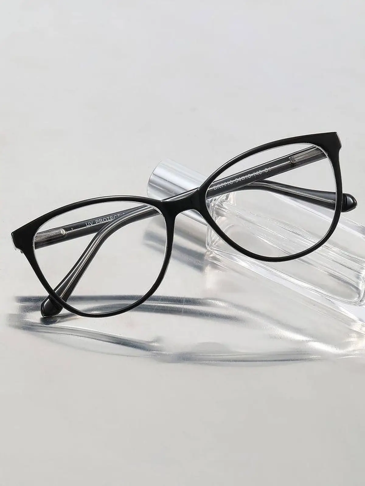 فریم عینک زنانه 