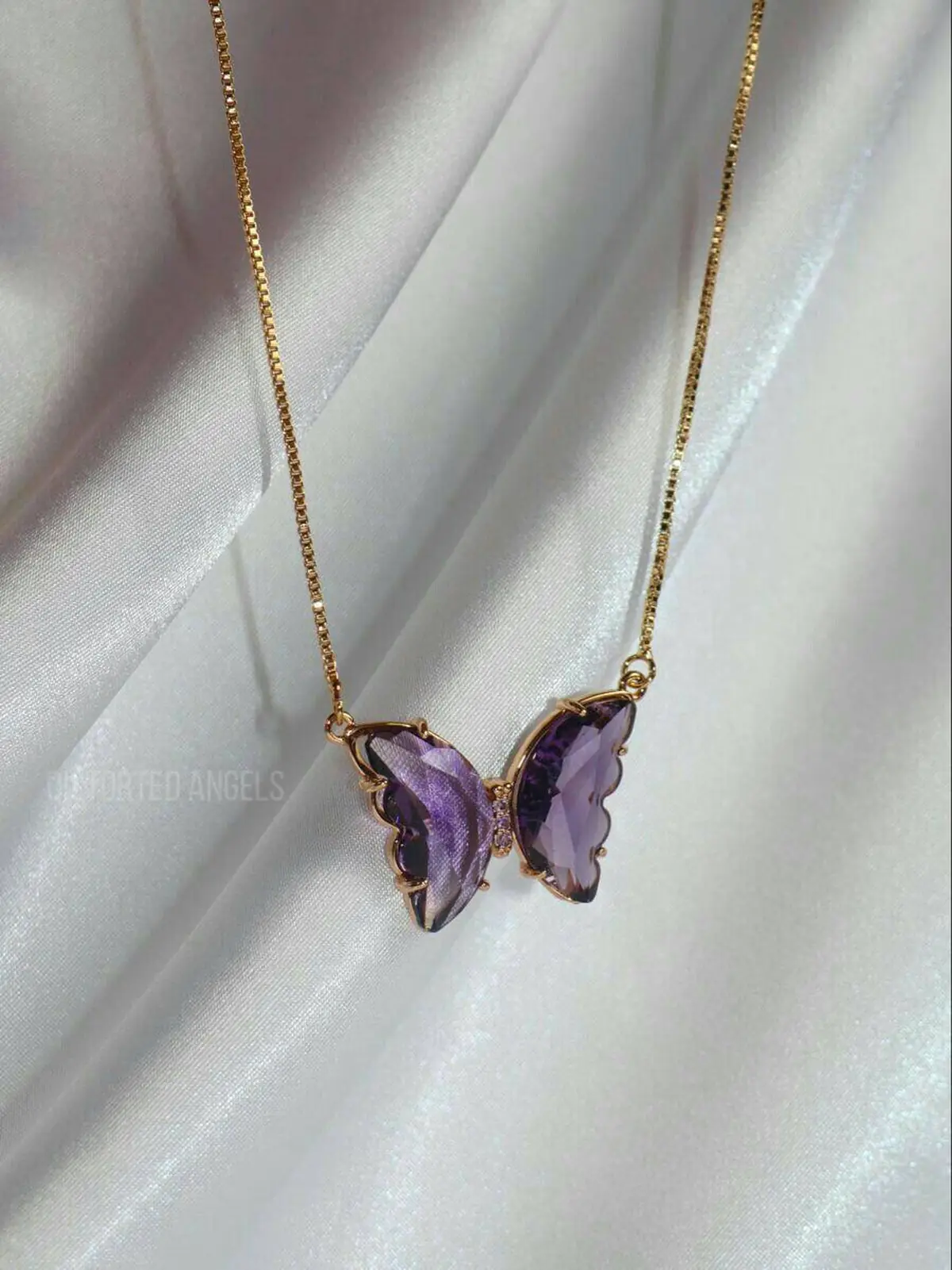گردنبند طرح پروانه