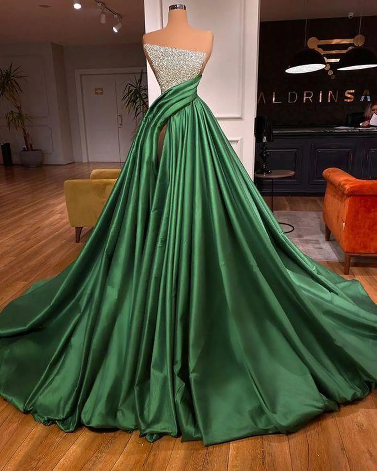 لباس مجلسی زنانه برای عروسی
