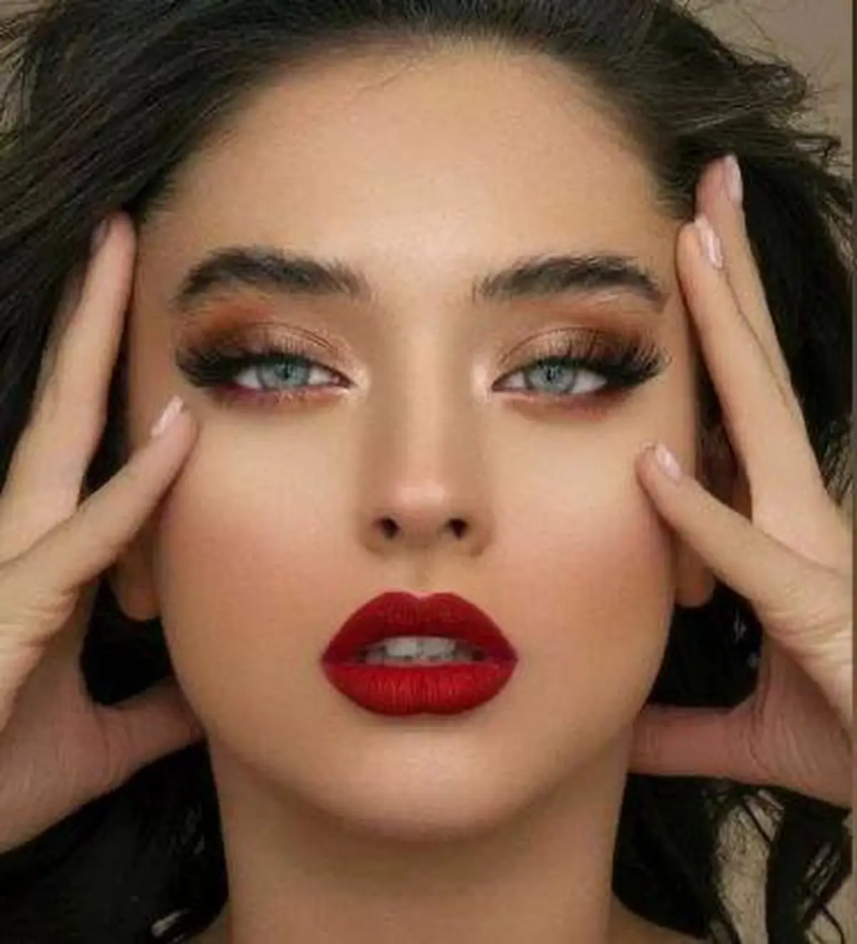 مدل رژ لب خوشرنگ ساده