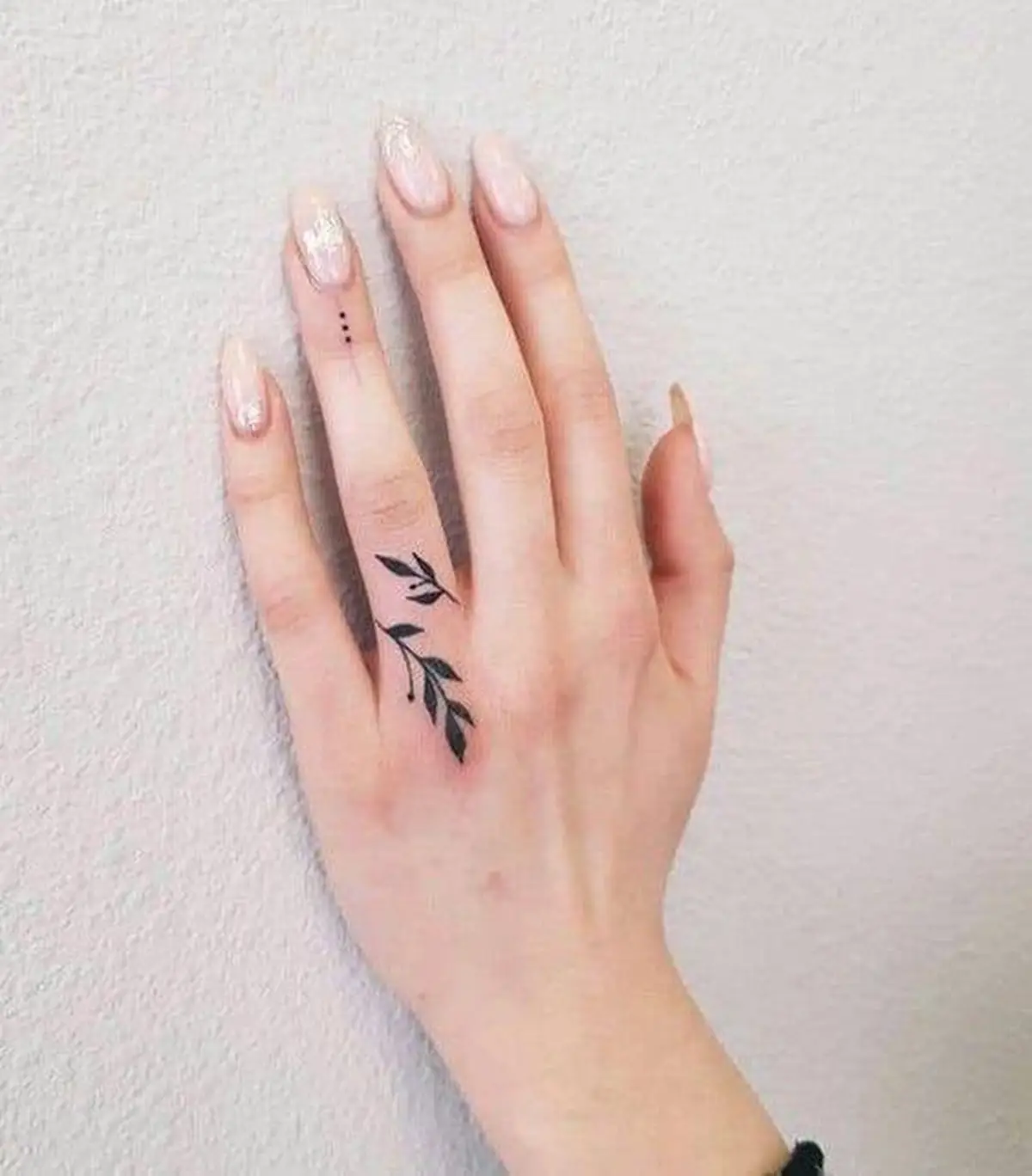 طراحی حنا روی دست در منزل 