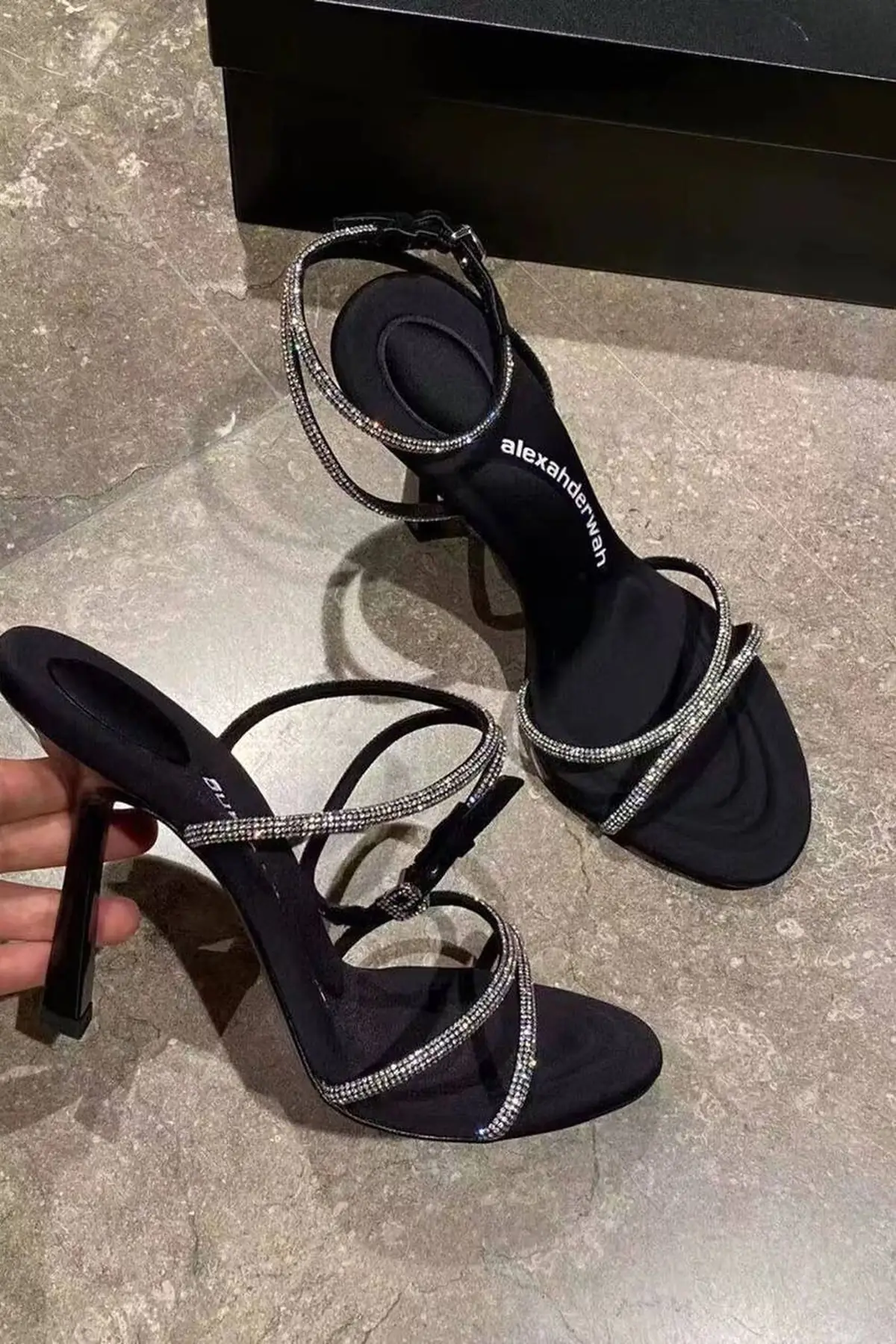 کفش پاشنه بلند بند دار 