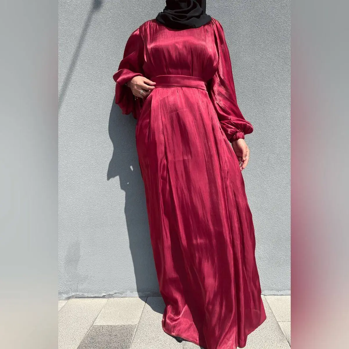 لباس ساتن پوشیده