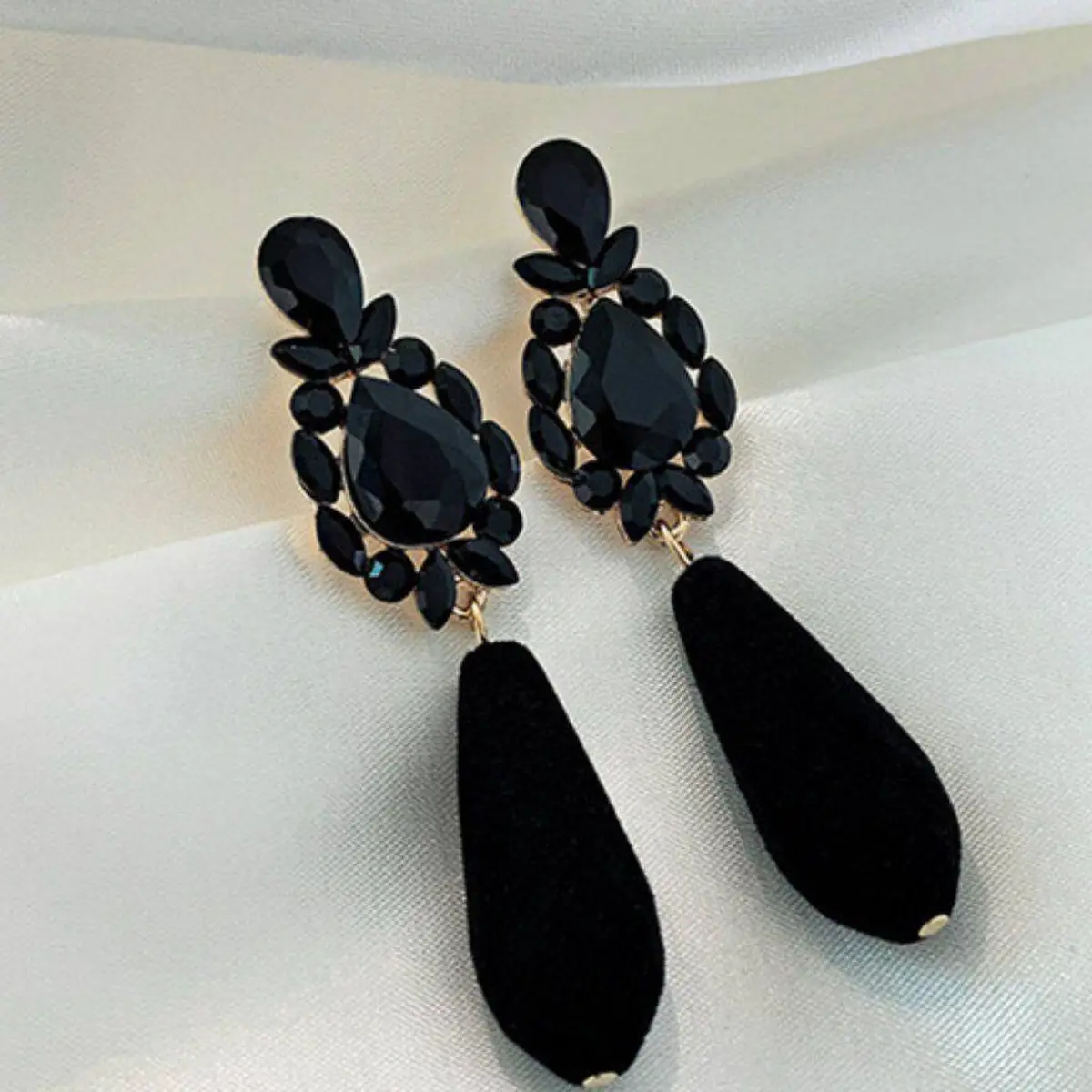 گوشواره طلا مشکی