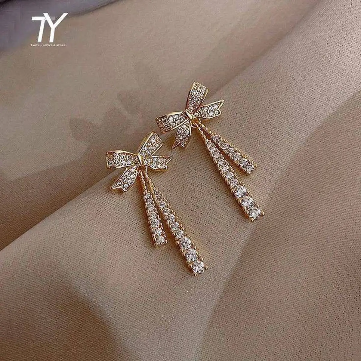 گوشواره میخی طلا