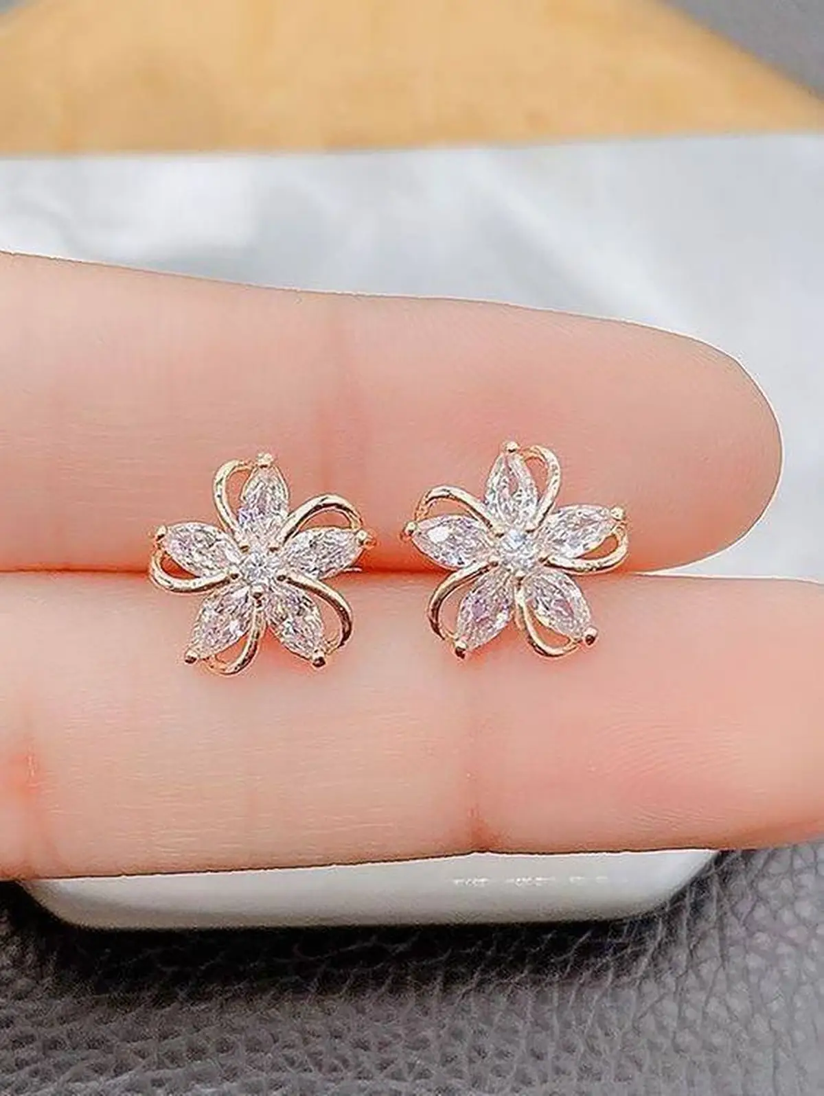 گوشواره میخی طلا 