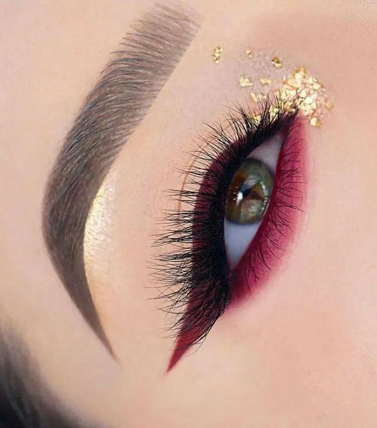 سایه چشم قرمز تیره 