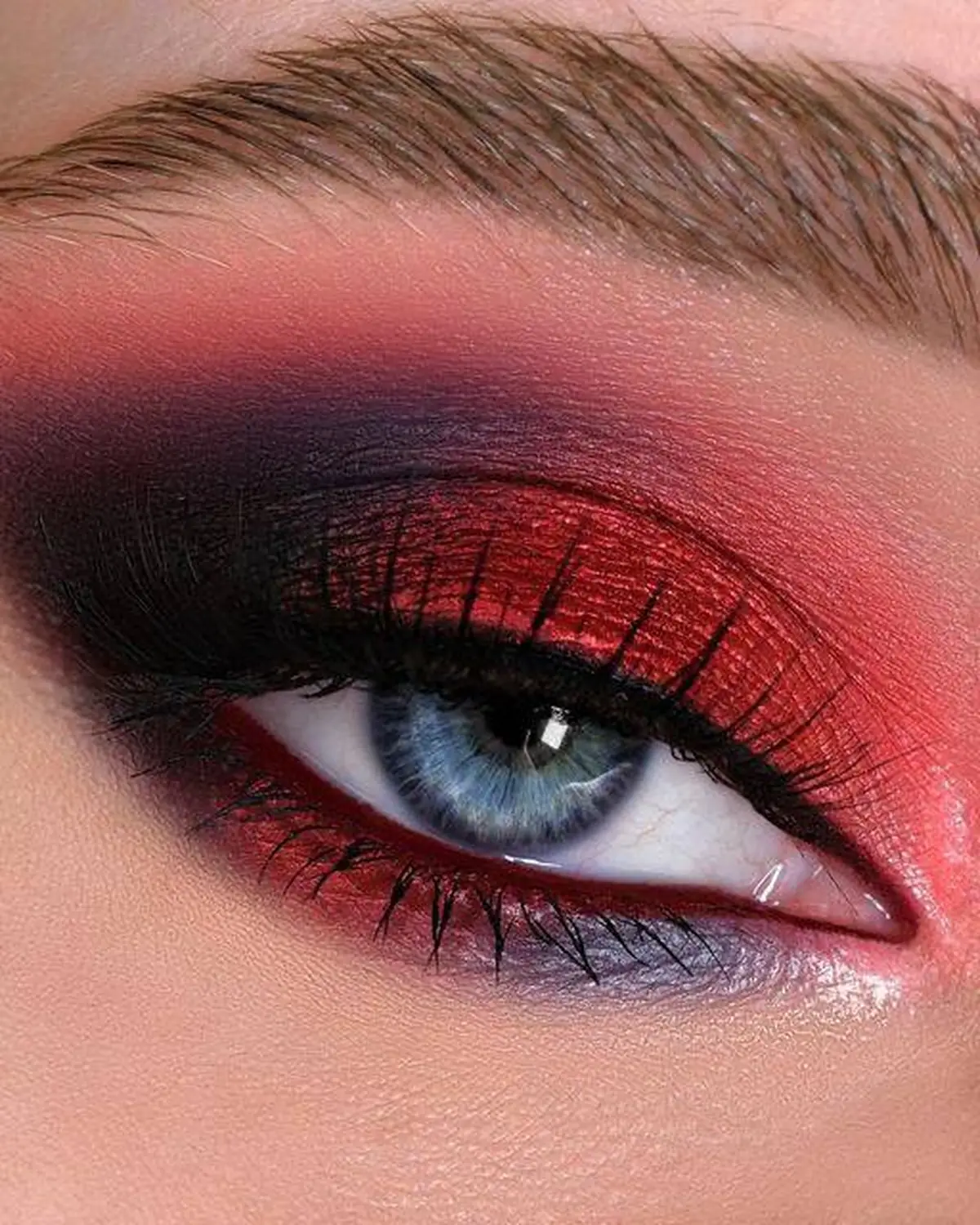 سایه چشم قرمز لاکچری 