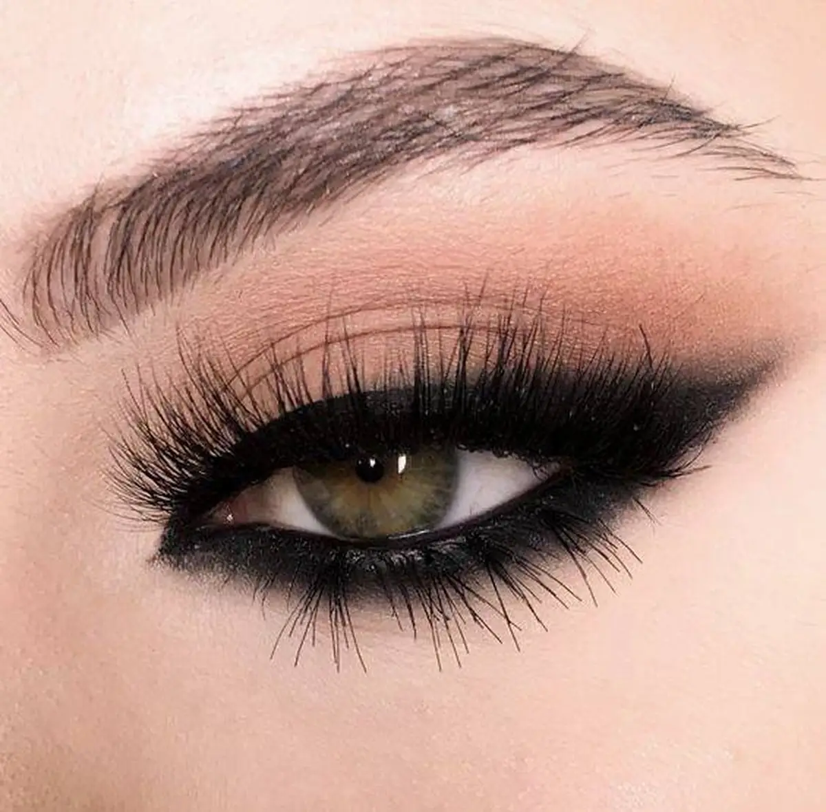 ارایش چشم تیره شیک 
