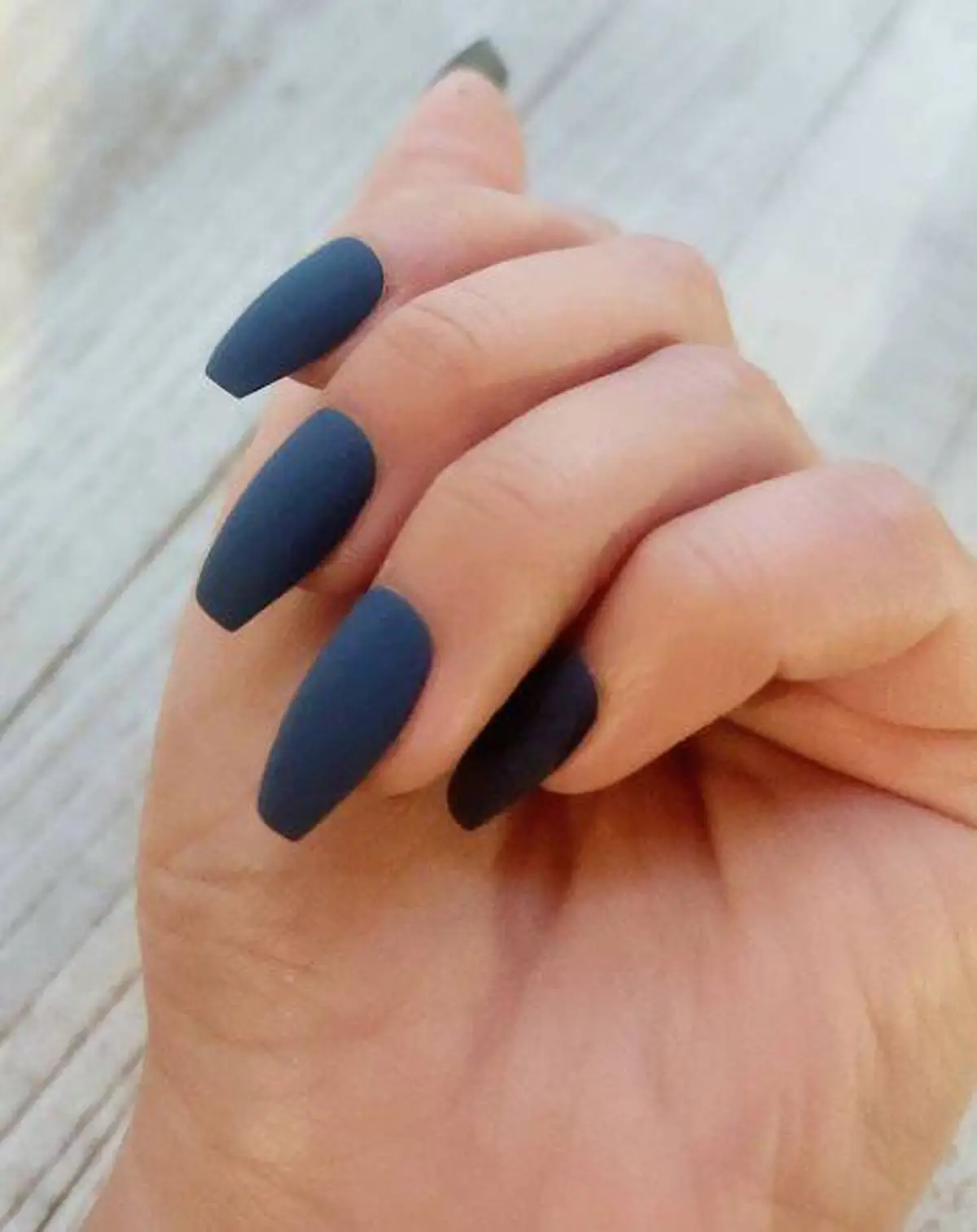 کاشت ناخن مات مشکی 