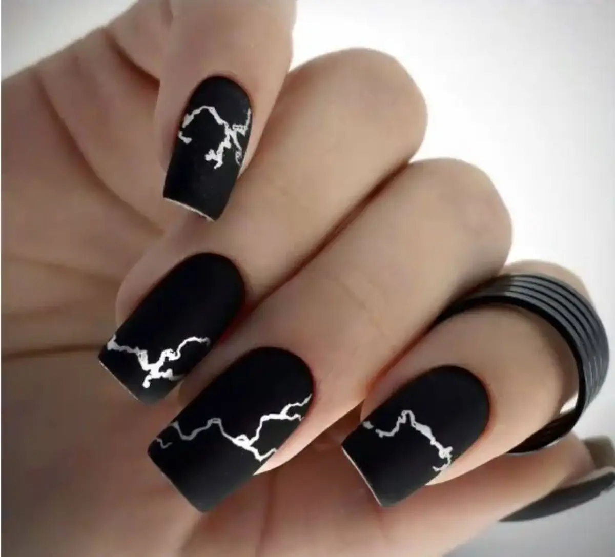 ژلیش ناخن مشکی