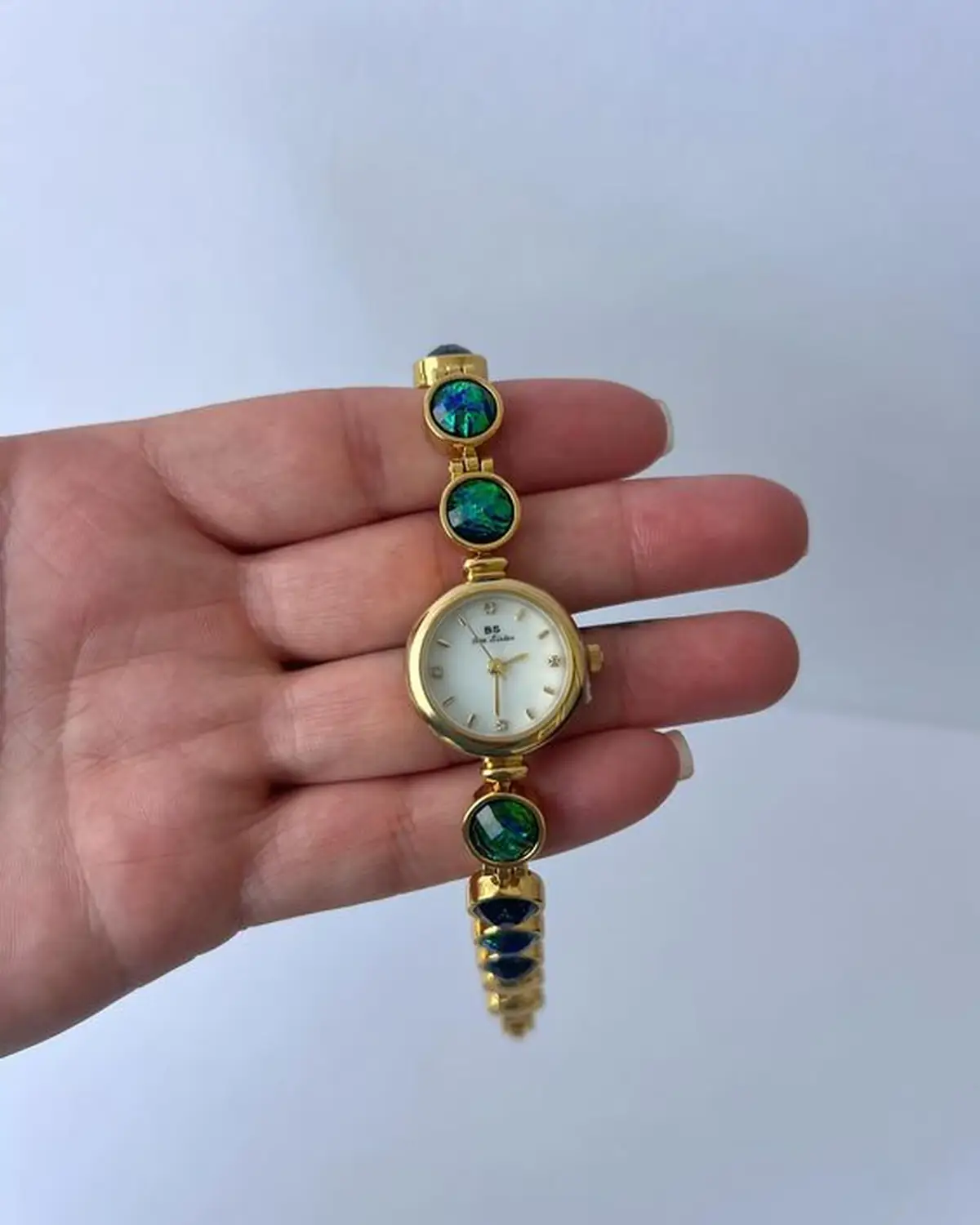 ساعت مچی ساده و طرح دار