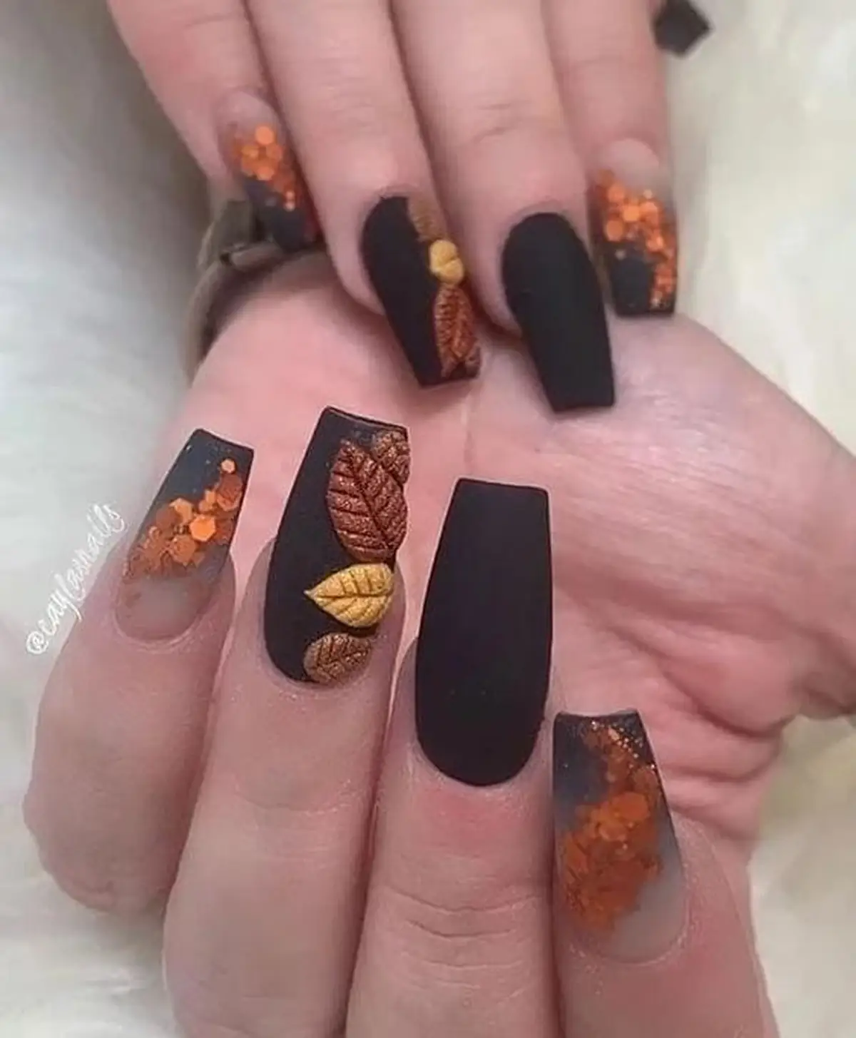 کاشت ناخن مشکی