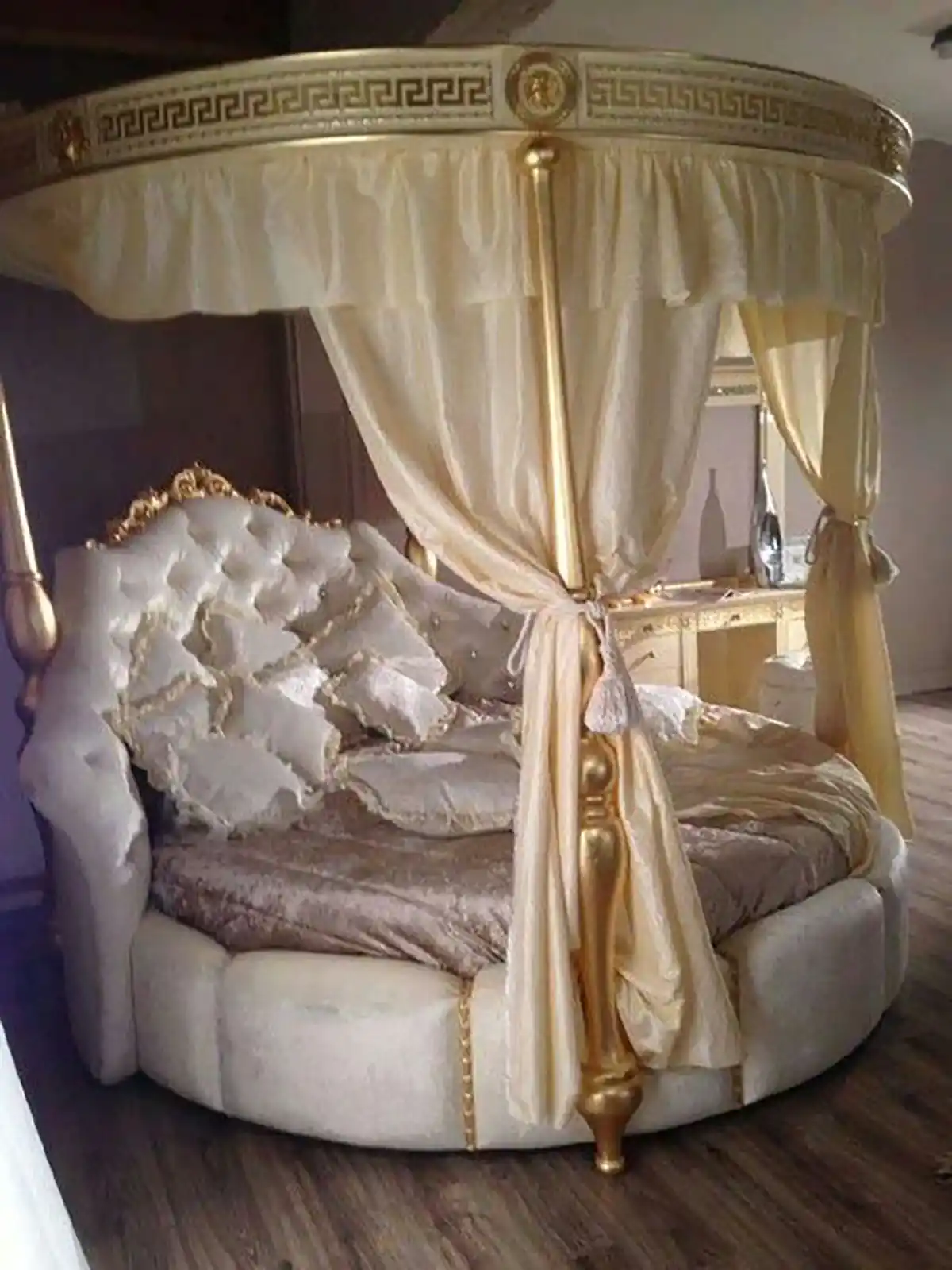 تخت خواب گرد دخترانه