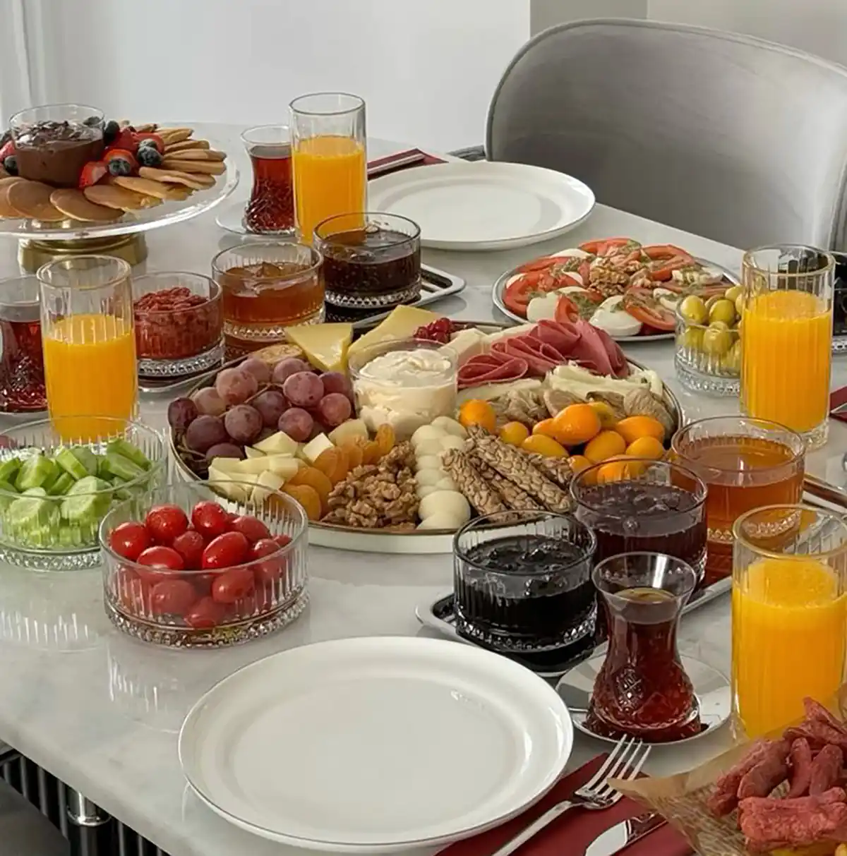 عکس میز صبحانه ساده