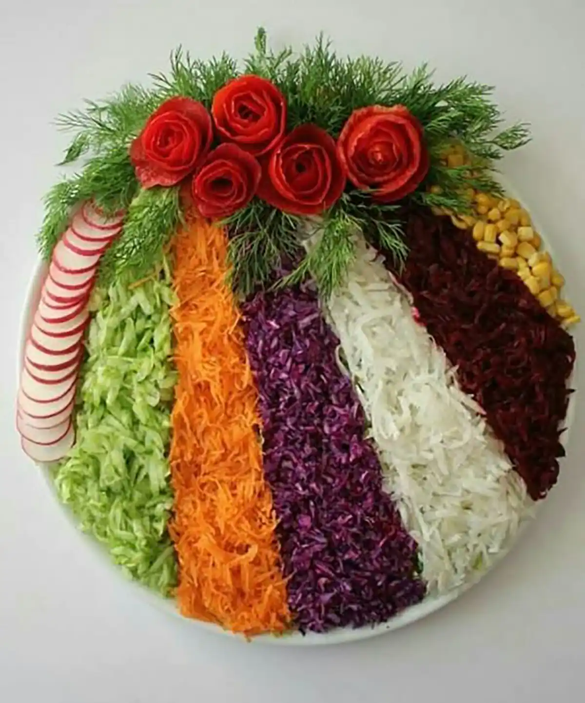 تزیین سالاد شیرازی