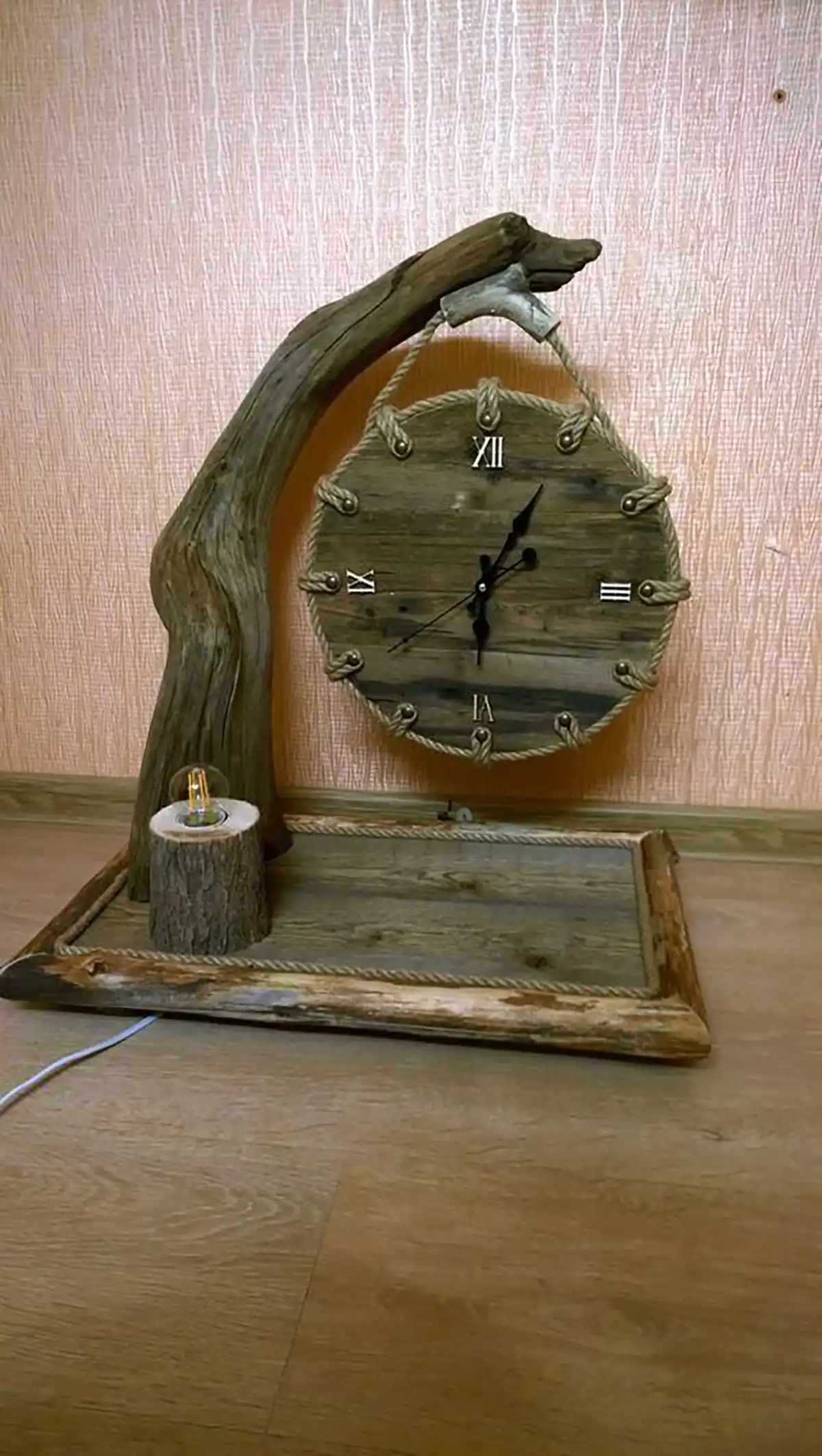ساعت دیواری چوبی مدرن
