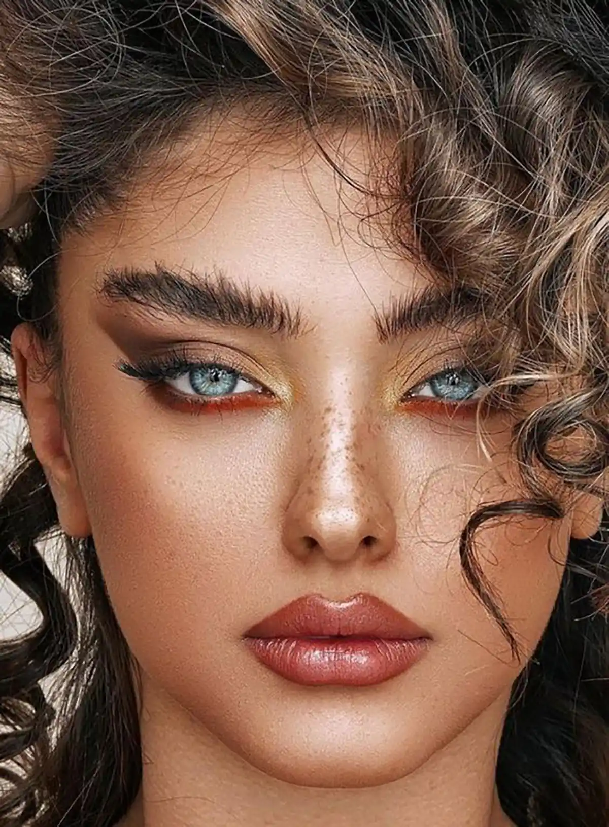 بهنوش طباطبایی چشم گربه ای با نخ