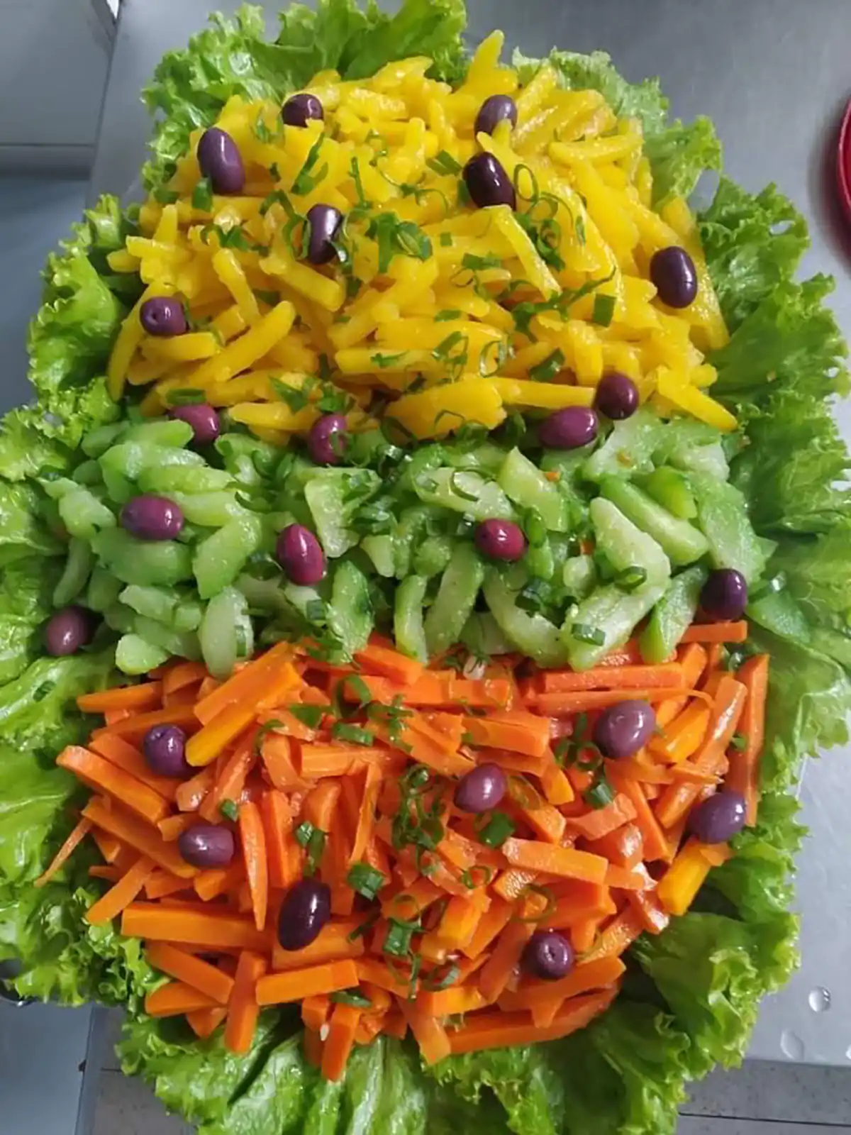 تزیین سالاد برای مهمانی ساده