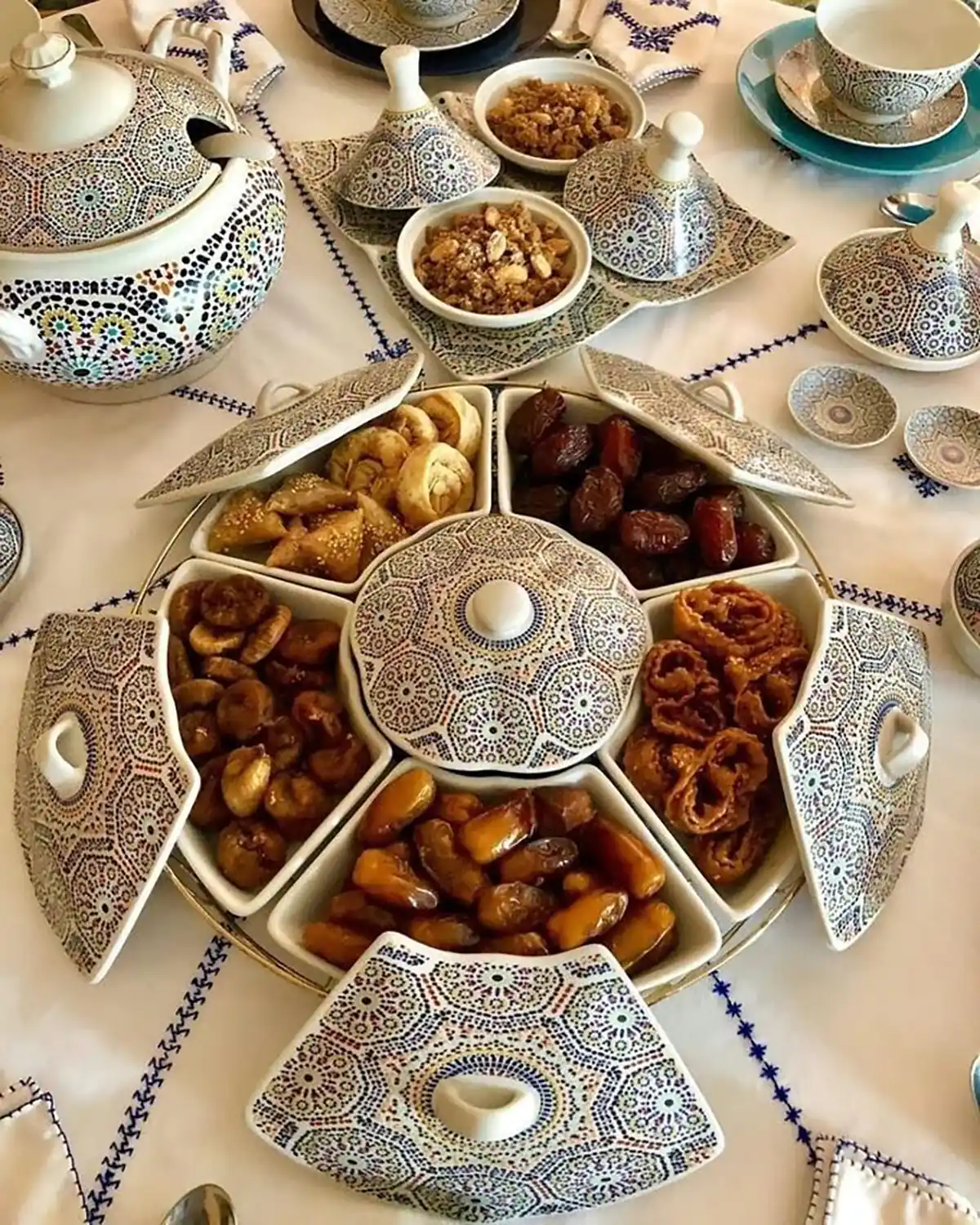 ظروف پذیرایی سرامیکی