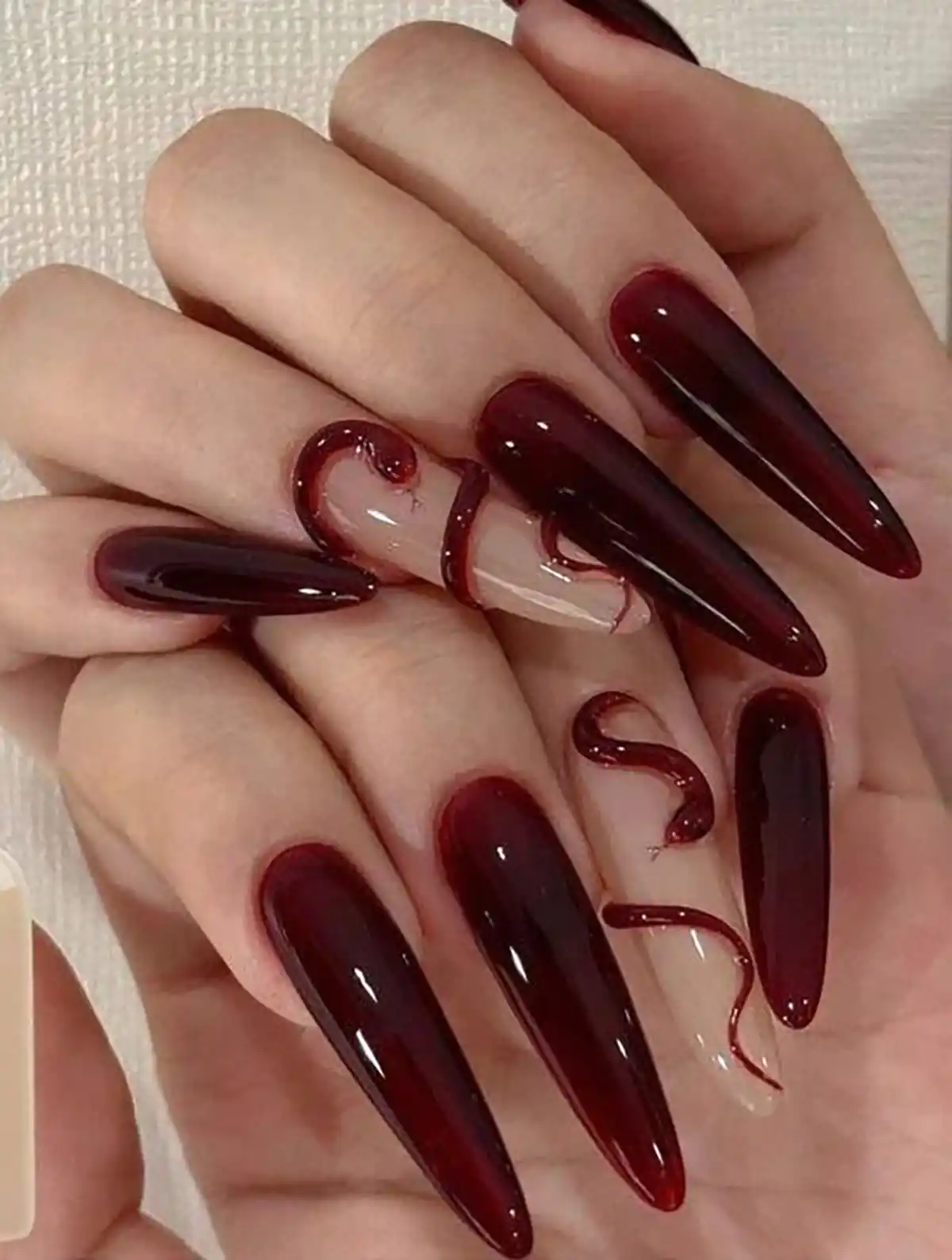 لاک زرشکی تیره
