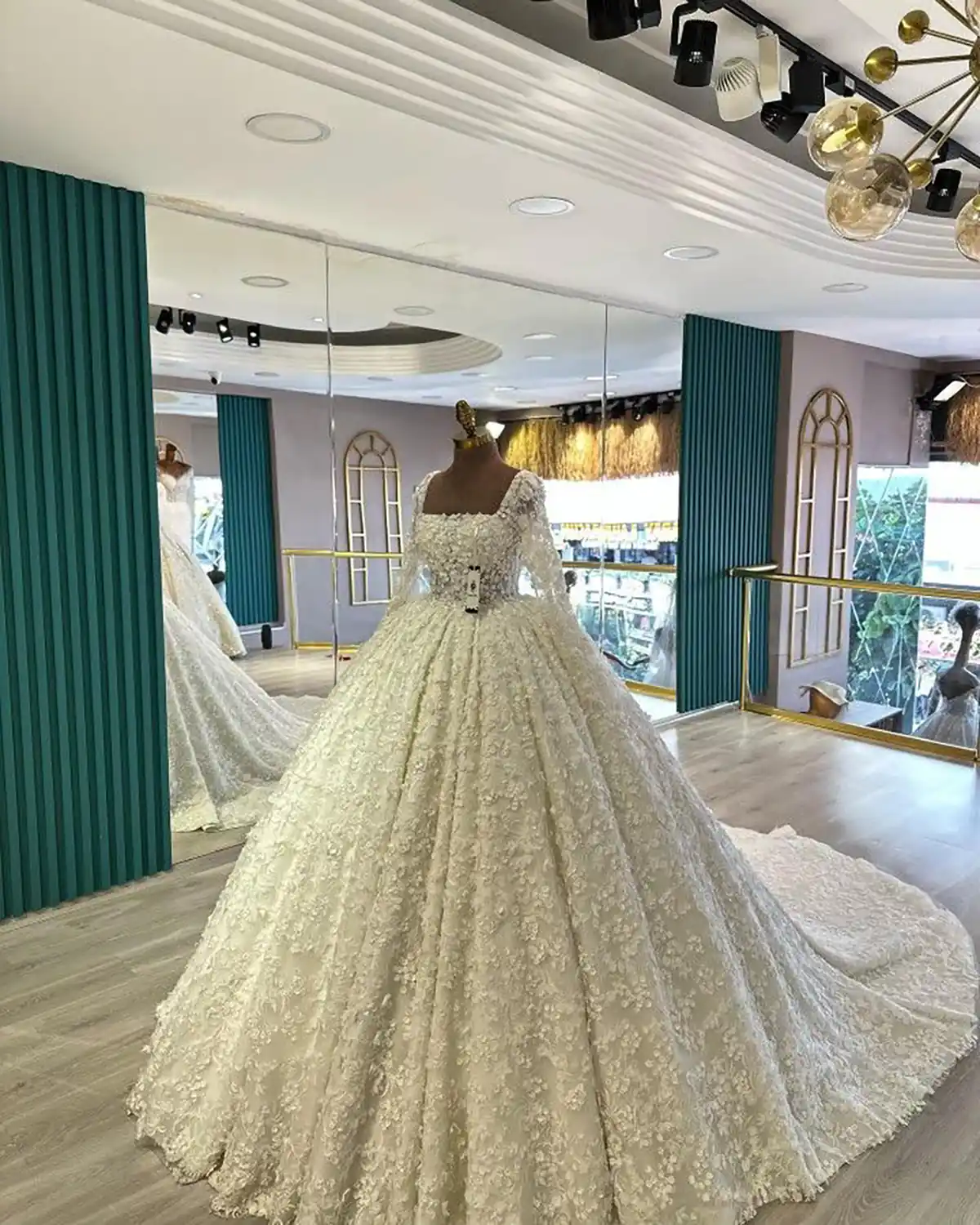 لباس عروس پوشیده