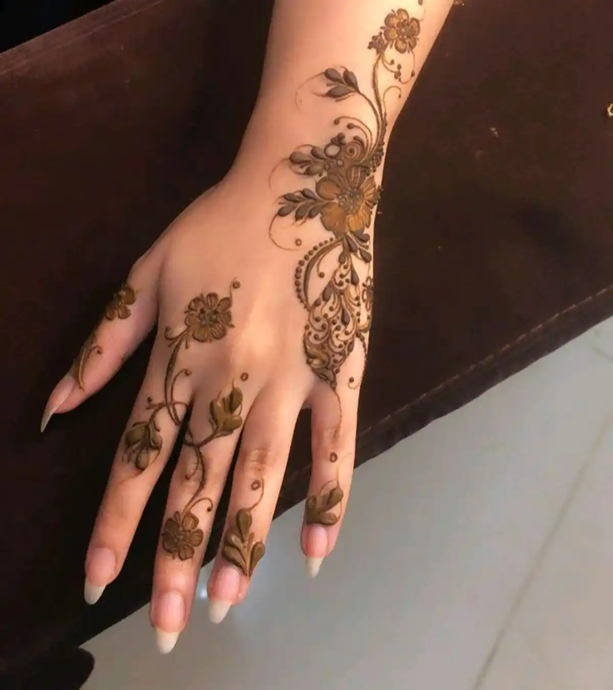 طرح حنا ساده روی انگشت