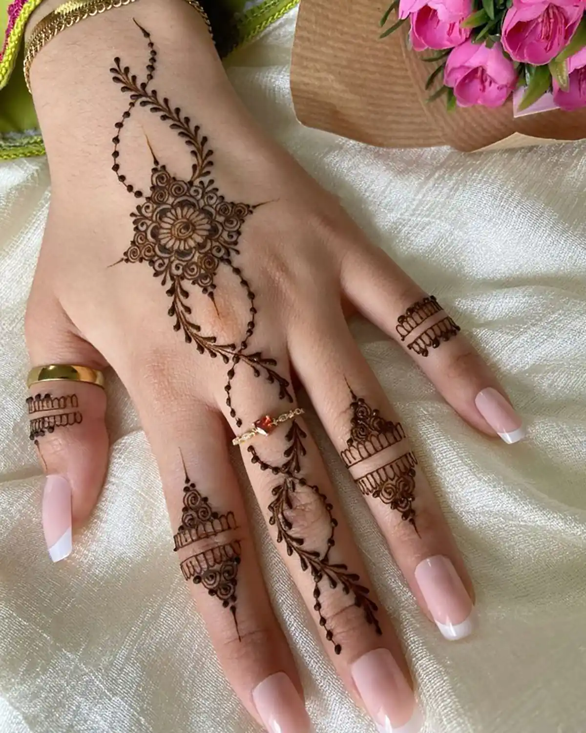 طرح حنا ساده و شیک دخترانه