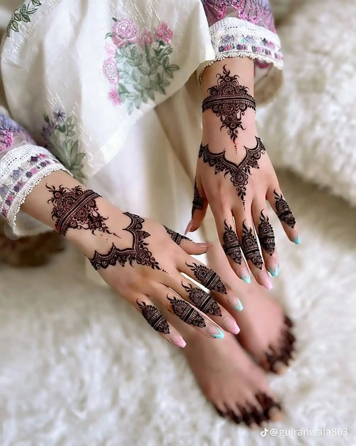 طرح حنا ساده و شیک دخترانه