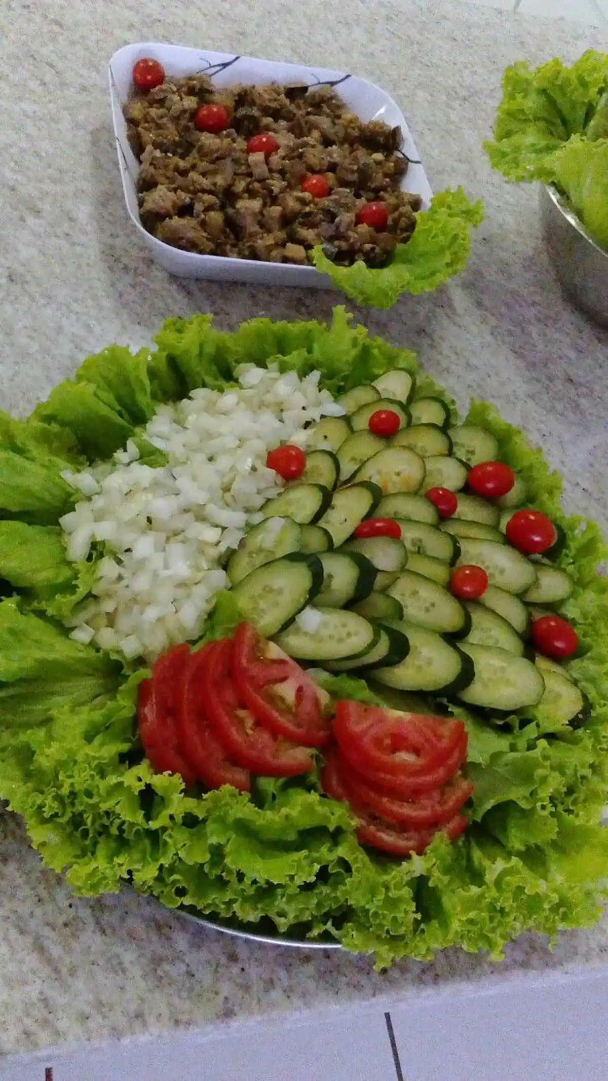 تزیین سالاد ساده