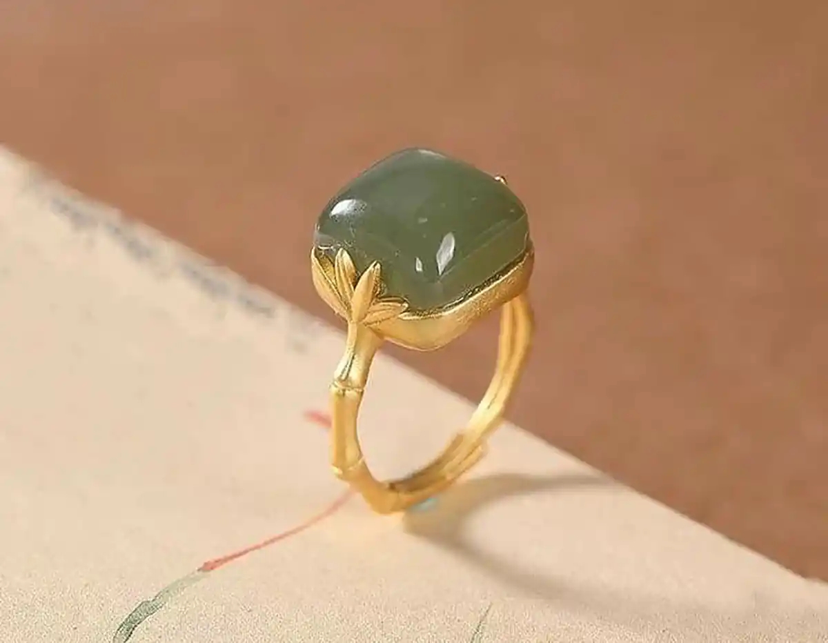 انگشتر جذاب نگینی