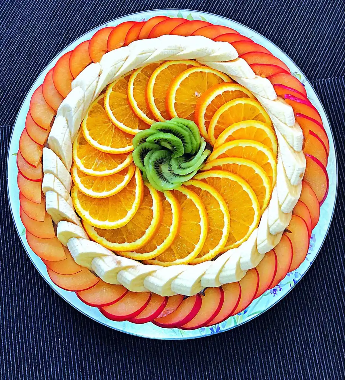 تزیین میوه برای مهمانی رسمی