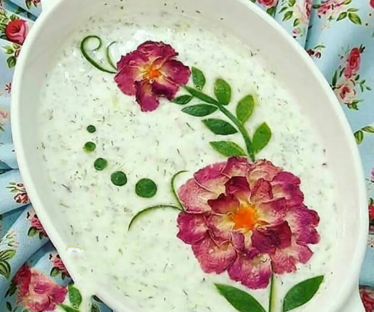 دیزاین ماست مجلسی تزیین ماست برای مهمانی تزیین ماست ساده دیزاین ماست مجلسی تزیین ماست خیار با نعناع و گل سرخ تزیین ماست و خیار ساده و شیک تزیین ماست با نعناع