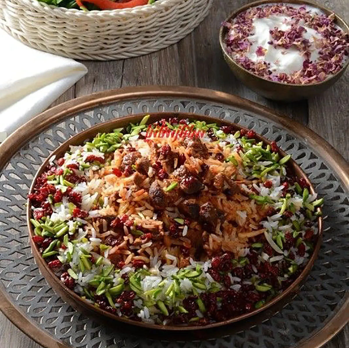 تزیین غذای عید سفره هفت سین ساده و شیک عکس سفره هفت سین فانتزی سفره هفت سین مدرن تزیین ماهی تکه شده تزیین ماهی سرخ شده در دیس تزیین سفره هفت سین