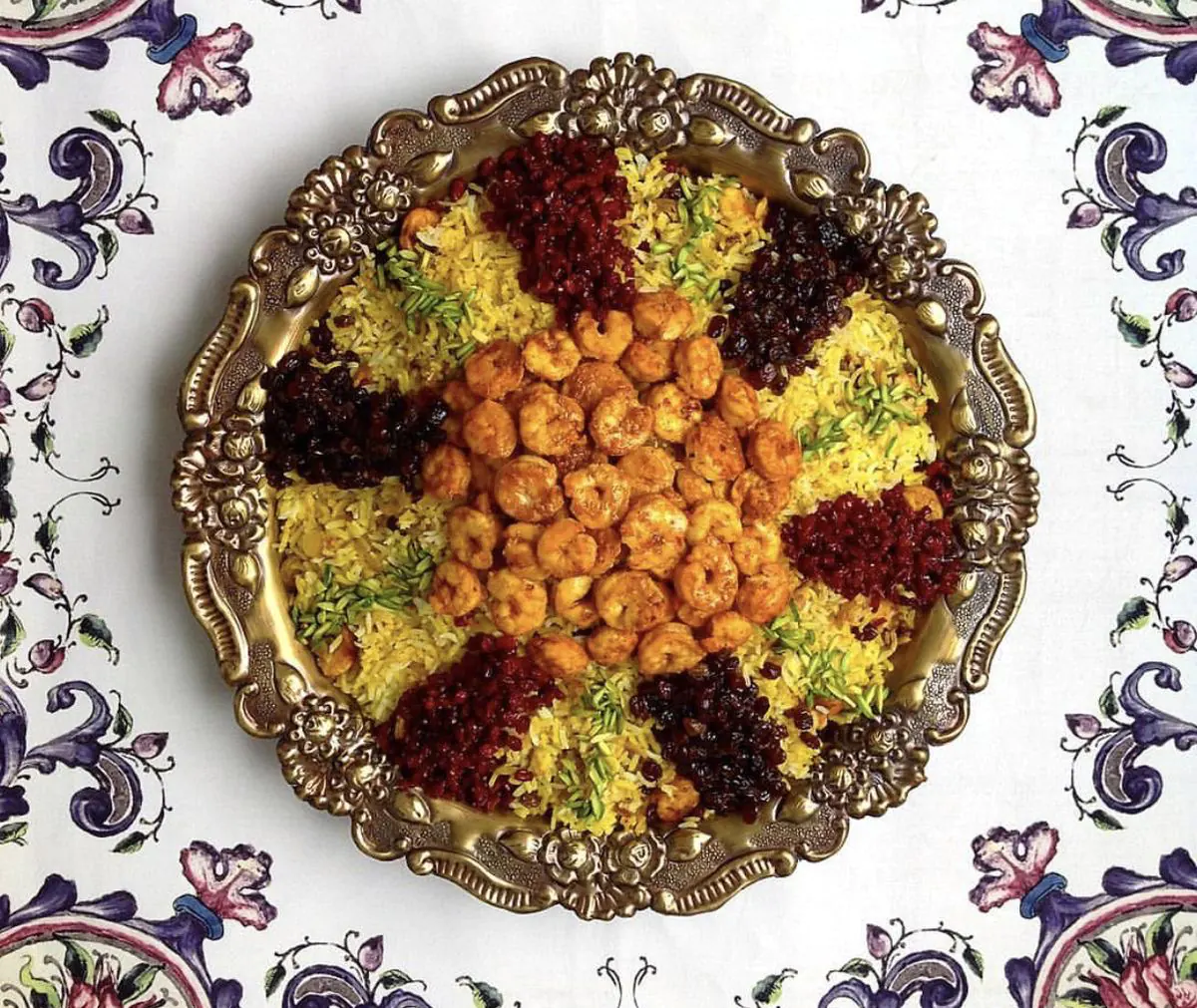 تزیین غذای عید سفره هفت سین ساده و شیک عکس سفره هفت سین فانتزی سفره هفت سین مدرن تزیین ماهی تکه شده تزیین ماهی سرخ شده در دیس تزیین سفره هفت سین