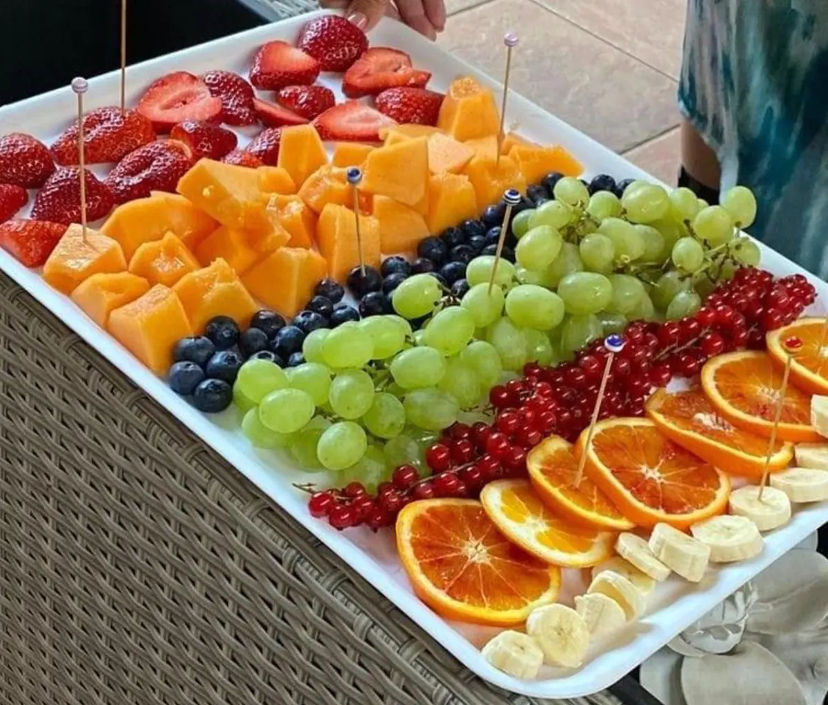 تزیین میوه لاکچری تزیین میوه های پاییزی برای مدرسه تزیین میوه برای مهمانی رسمی تزیین میوه خرد شده تزیین میوه روی میز مستطیل تزیین میوه برای مهمانی ساده چیدمان میوه روی میز برای تولد