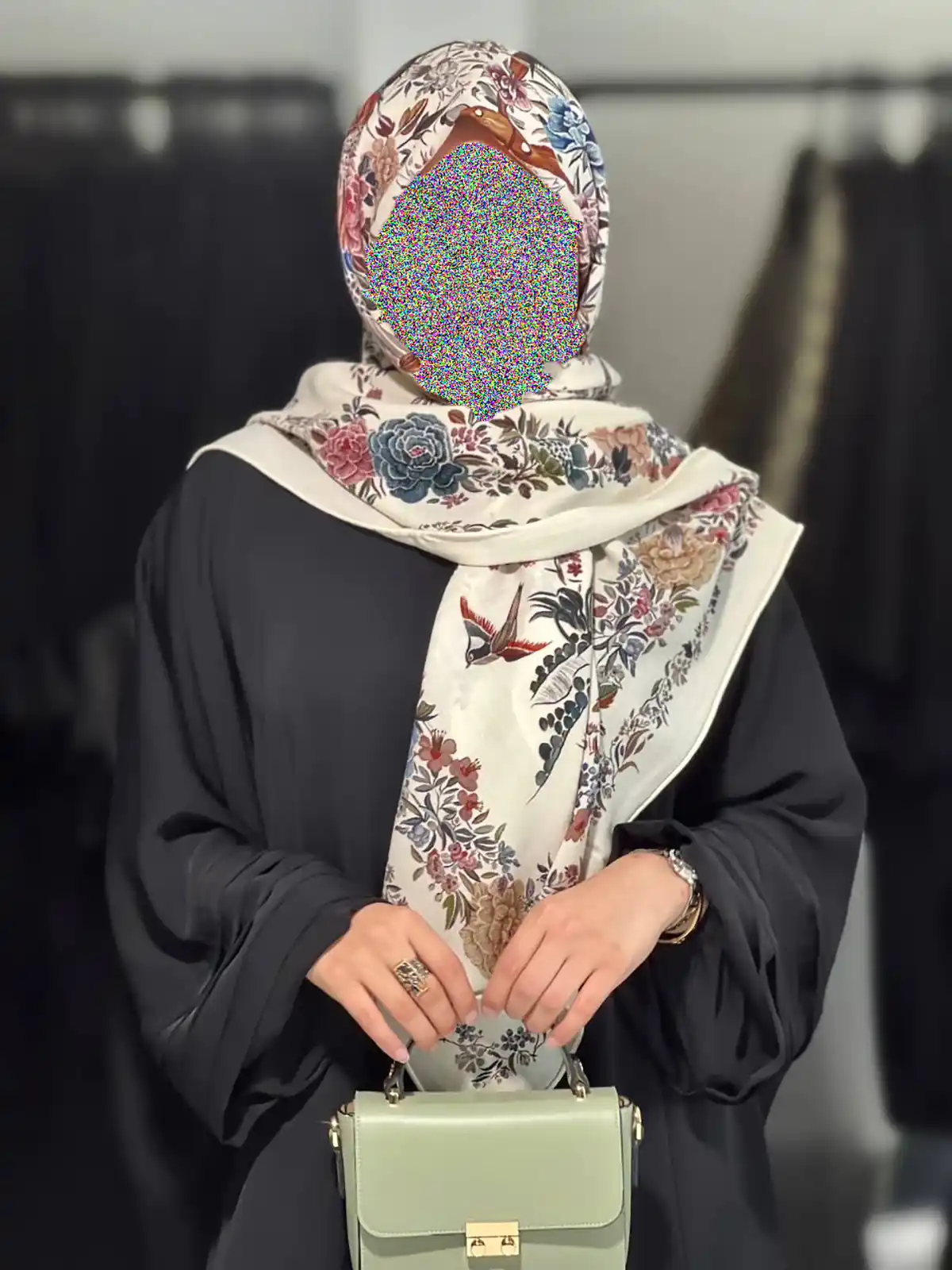 شال ابریشمی کرم با طرح گل برای مهمونی