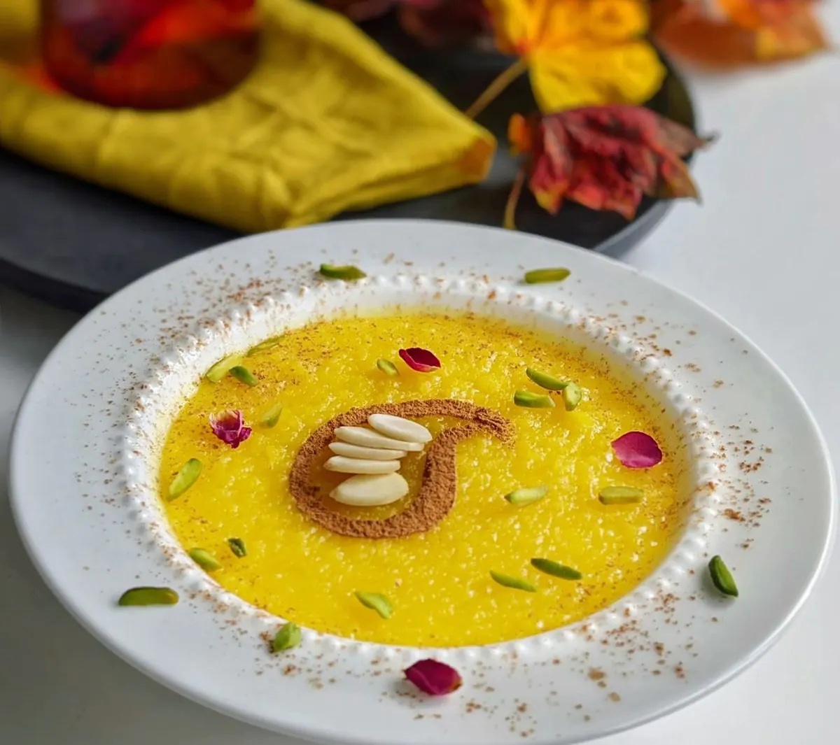 دیزاین دسر شله زرد طرز استفاده شابلون روی شله زرد تزیین شله زرد در ظرف مستطیل طرز تزیین شله زرد تزیین شله زرد با گل محمدی تزیین شله زرد با دارچین بدون شابلون تزیین شله زرد تک نفره