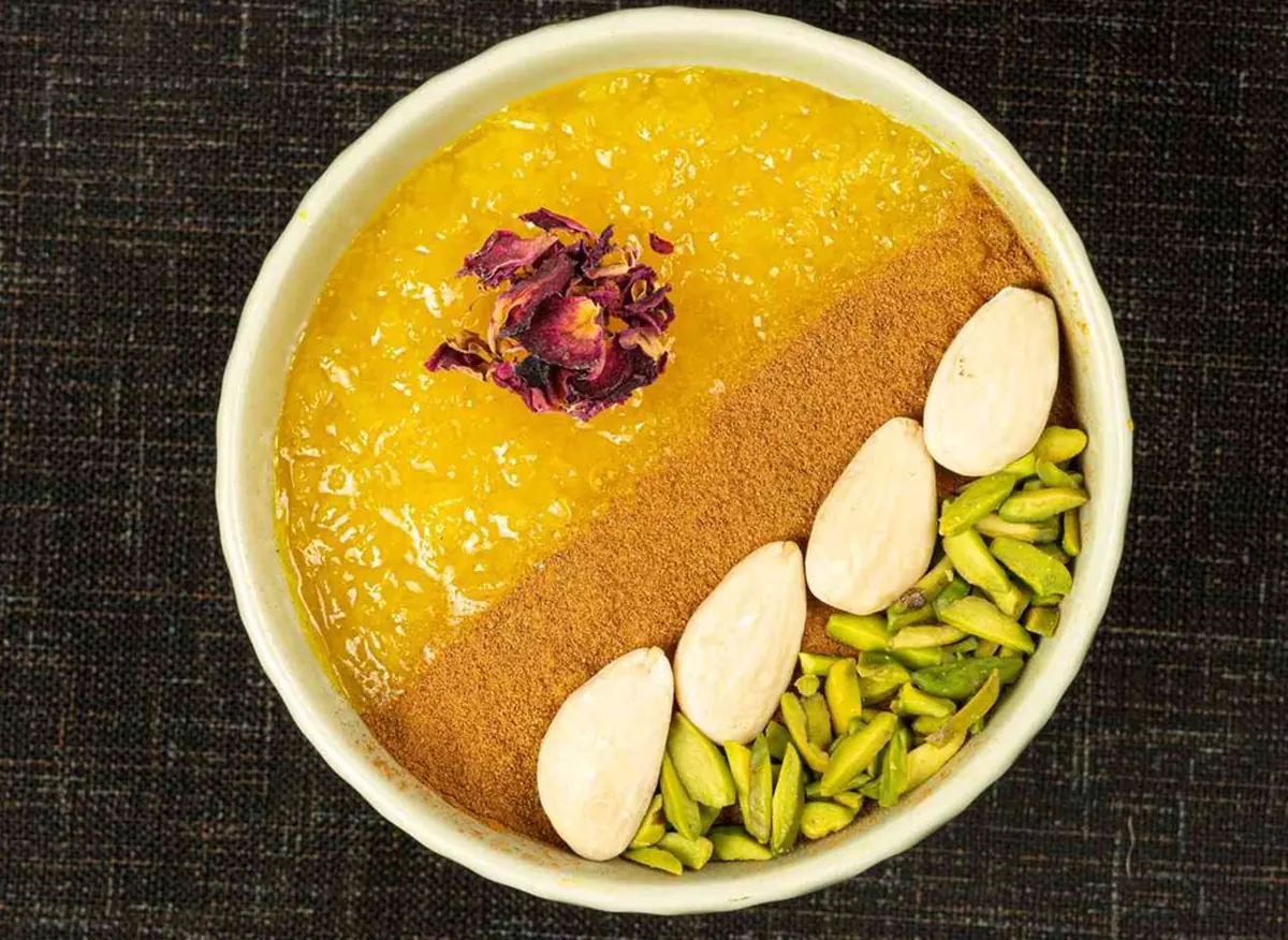 دیزاین دسر شله زرد طرز استفاده شابلون روی شله زرد تزیین شله زرد در ظرف مستطیل طرز تزیین شله زرد تزیین شله زرد با گل محمدی تزیین شله زرد با دارچین بدون شابلون تزیین شله زرد تک نفره
