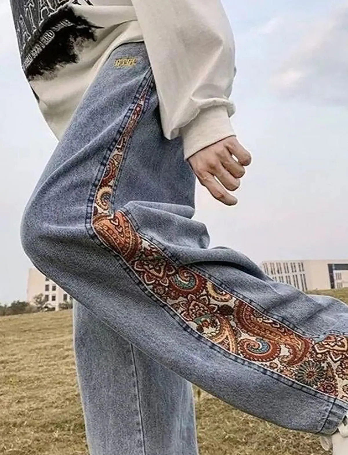 کت سوزن دوزی با شلوار جین مانتو سوزن دوزی با شلوار جین سوزن دوزی روی شلوار جین