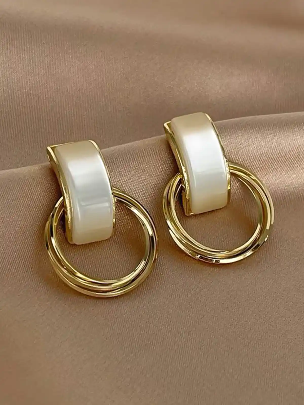 گوشواره جذاب و مینیمال