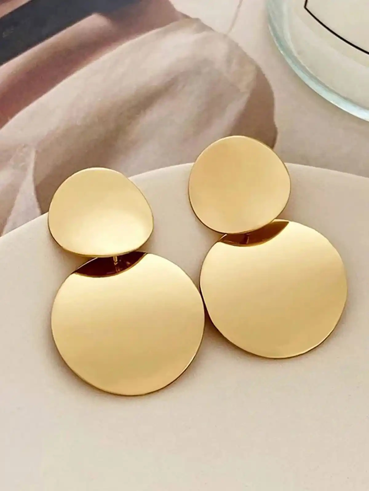 گوشواره طلا مینیمال
گوشواره حلقه ای آویزدار
گوشواره میخی
گوشواره میخی طلا دیجی کالا
گوشواره طلا ظریف
گوشواره حلقه ای طلا